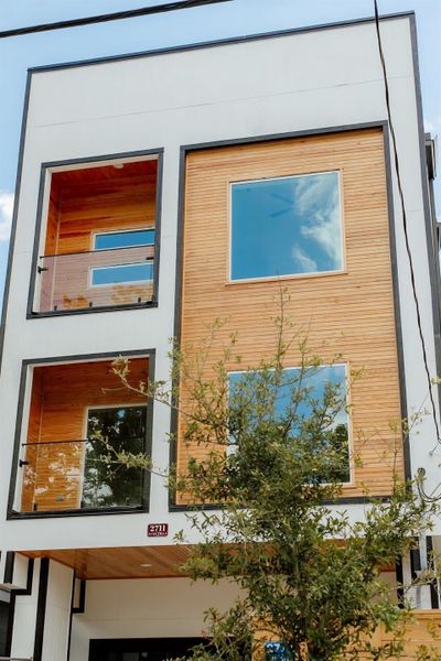 Condo located in Houston, TX showcasing its design and architecture (Image 5). Condo located in Houston, TX showcasing its design and architecture (Image 5).