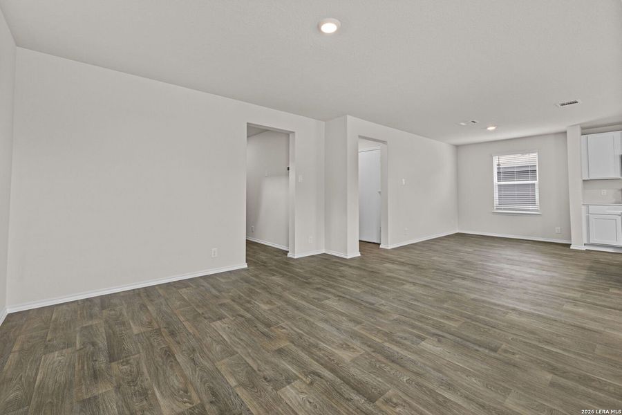 Spacious, unfurnished interior of a new home in Redbird Ranch, San Antonio (Image 21).