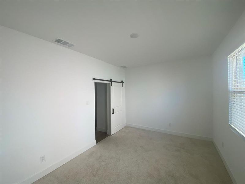 Spacious, unfurnished interior of a new home in Creekshaw, Royse City (Image 14).