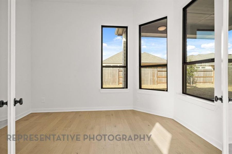 Spacious, unfurnished interior of a new home in Ridge Crossing, Waxahachie (Image 23).
