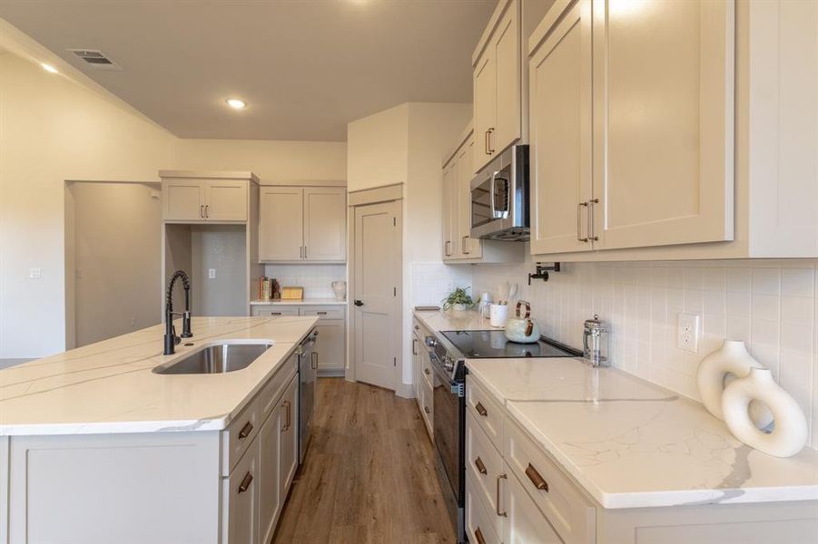 Furnished interior view inside a new home in , Fort Worth (Image 8).
