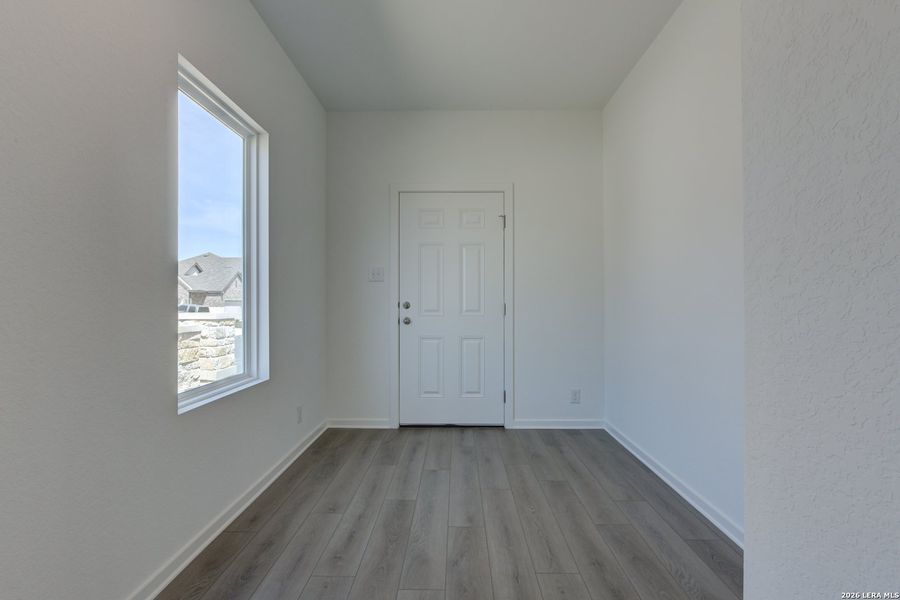 Spacious, unfurnished interior of a new home in Hennersby Hollow, San Antonio (Image 29).