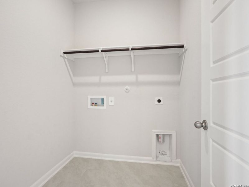Spacious, unfurnished interior of a new home in , San Antonio (Image 15).