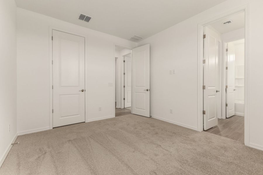 Spacious, unfurnished interior of a new home in Bella Vista Farms, San Tan Valley (Image 11). Spacious, unfurnished interior of a new home in Bella Vista Farms, San Tan Valley (Image 11).