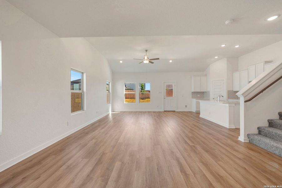 Spacious, unfurnished interior of a new home in Cinco Lakes, San Antonio (Image 36).