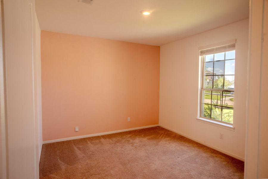 Spacious, unfurnished interior of a new home in Mustang Ridge, Alvin (Image 25).