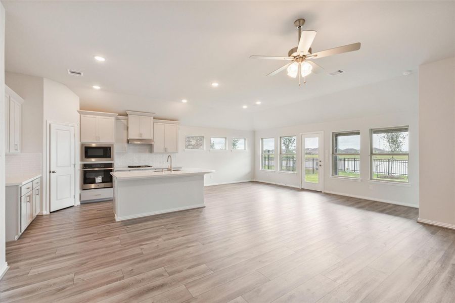 Spacious, unfurnished interior of a new home in Sunterra, Katy (Image 14). Spacious, unfurnished interior of a new home in Sunterra, Katy (Image 14).