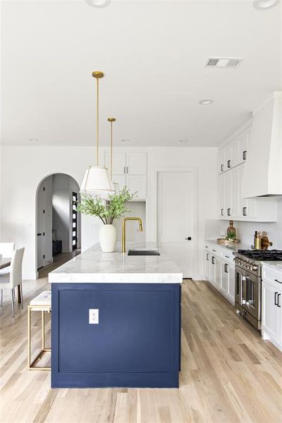 Furnished interior view inside a new home in , Dallas (Image 13).