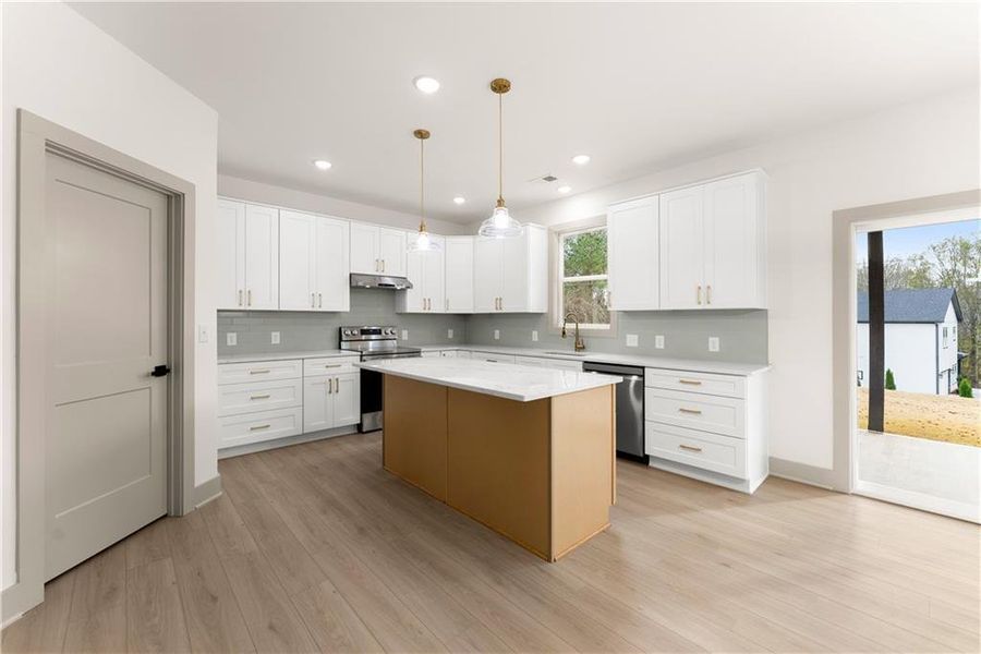 Furnished interior view inside a new home in , Jefferson (Image 9).