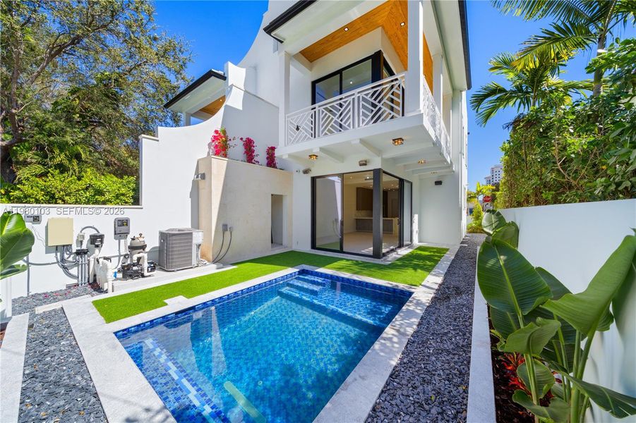 Exterior details and patio area of a home in , Coral Gables (Image 22).