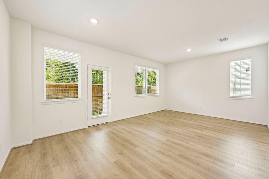 Spacious, unfurnished interior of a new home in Cole Creek Crossing, Houston (Image 21). Spacious, unfurnished interior of a new home in Cole Creek Crossing, Houston (Image 21).