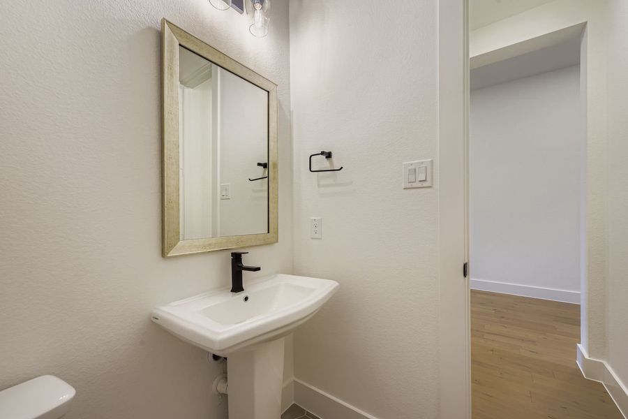 4450 Timberdrift - Powder Bathroom