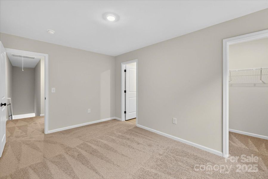 Spacious, unfurnished interior of a new home in Rhyne Court, Gastonia (Image 21).