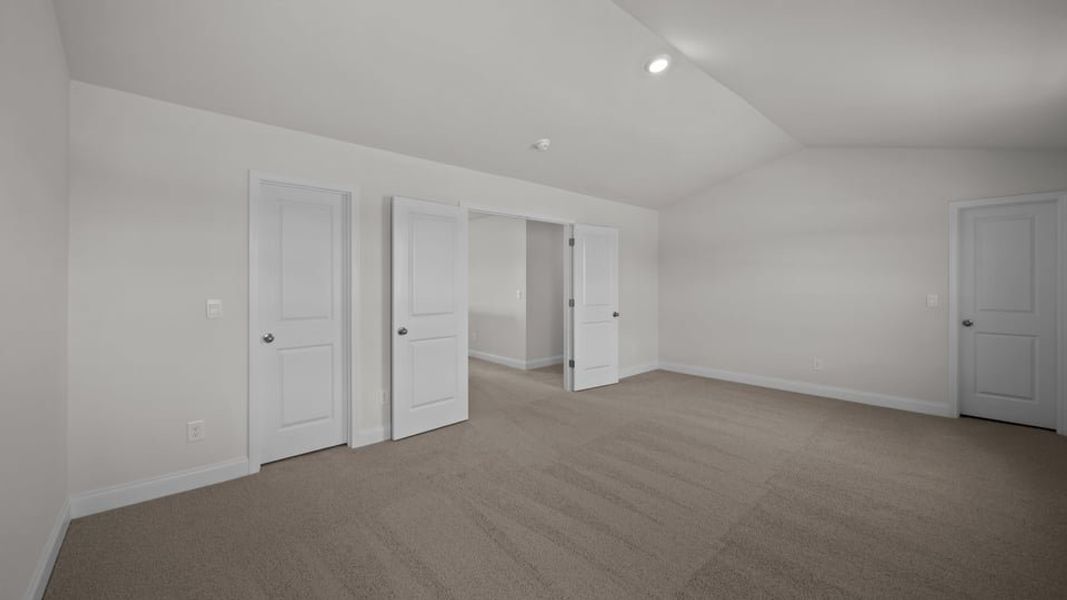 Spacious, unfurnished interior of a new home in Cambridge Park, Mebane (Image 20).