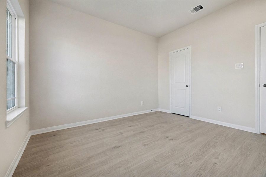 Spacious, unfurnished interior of a new home in Lake Conroe Hills, Willis (Image 16).