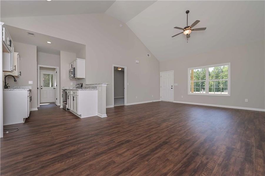 Spacious, unfurnished interior of a new home in , Temple (Image 15).