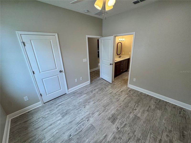 Spacious, unfurnished interior of a new home in , Dade City (Image 54).