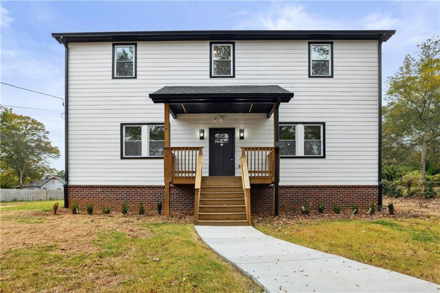 Front of property featuring a front yard