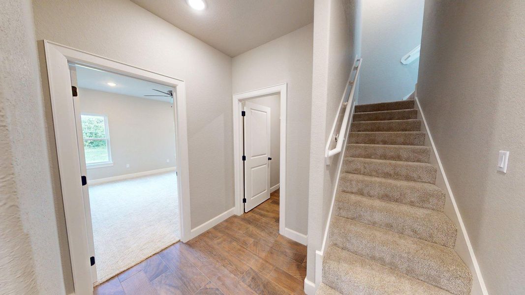 Spacious, unfurnished interior of a new home in , Lake Jackson (Image 32).