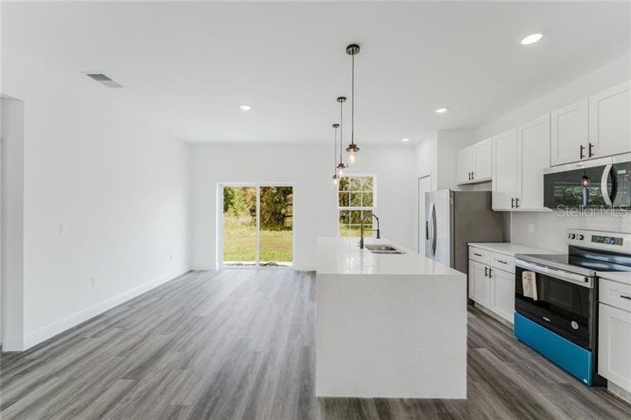 Spacious, unfurnished interior of a new home in , Ocala (Image 11).