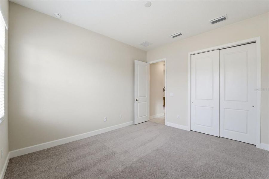 Spacious, unfurnished interior of a new home in Valencia Ridge, Wesley Chapel (Image 20).
