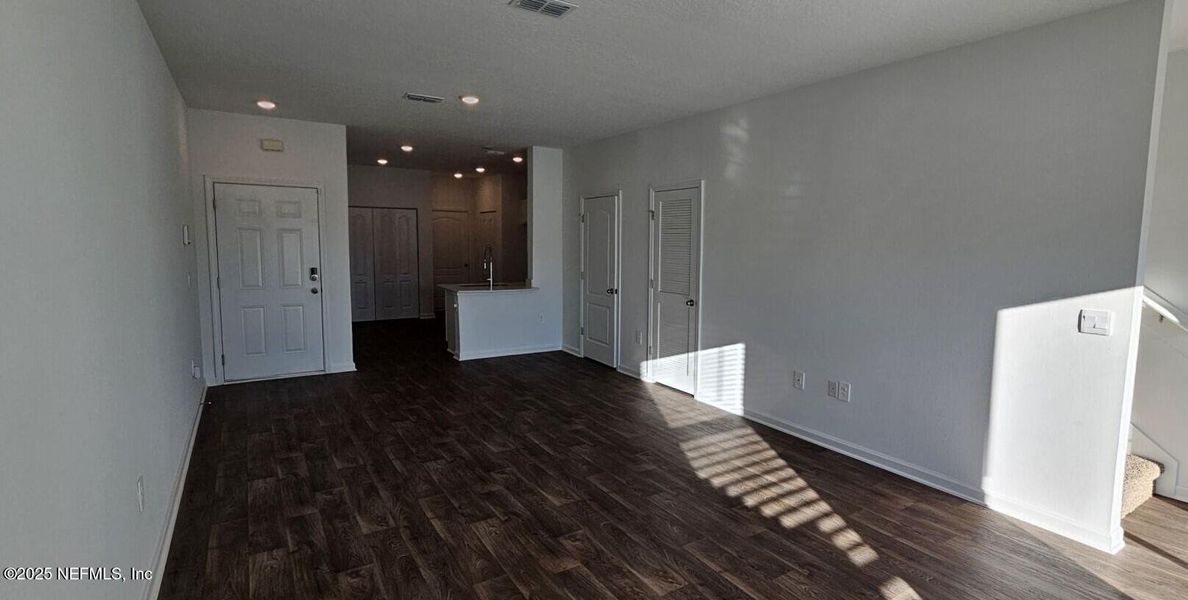 Spacious, unfurnished interior of a new home in Corsair, Middleburg (Image 17).