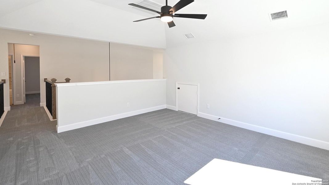 Spacious, unfurnished interior of a new home in Johnson Ranch 55', Bulverde (Image 21). Spacious, unfurnished interior of a new home in Johnson Ranch 55', Bulverde (Image 21).