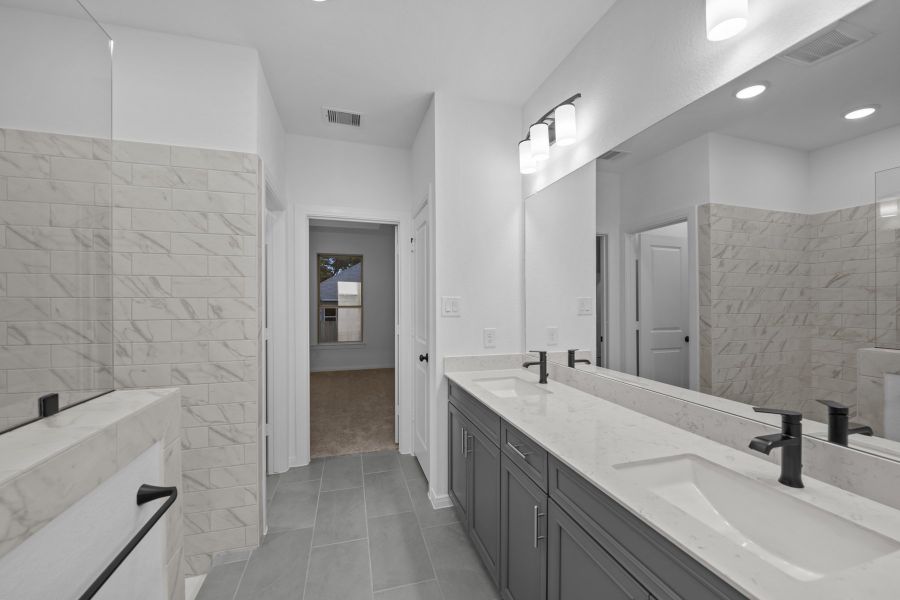 The Holly - Owner's Bath The Holly - Owner's Bath