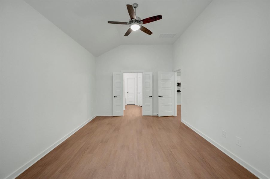 Spacious, unfurnished interior of a new home in Sorella, Tomball (Image 23).