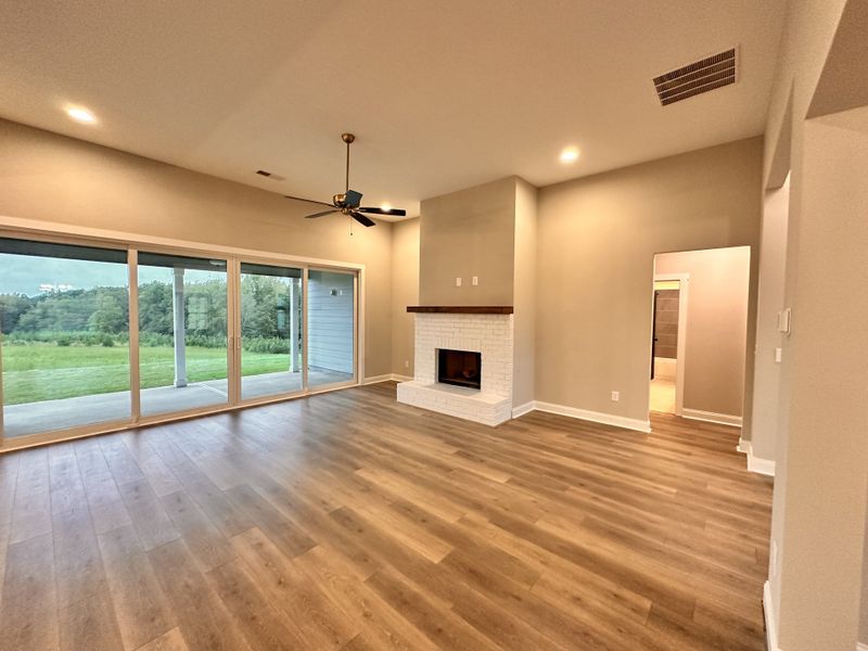 Spacious, unfurnished interior of a new home in The Reserve at Red Oaks, Carrollton (Image 24).