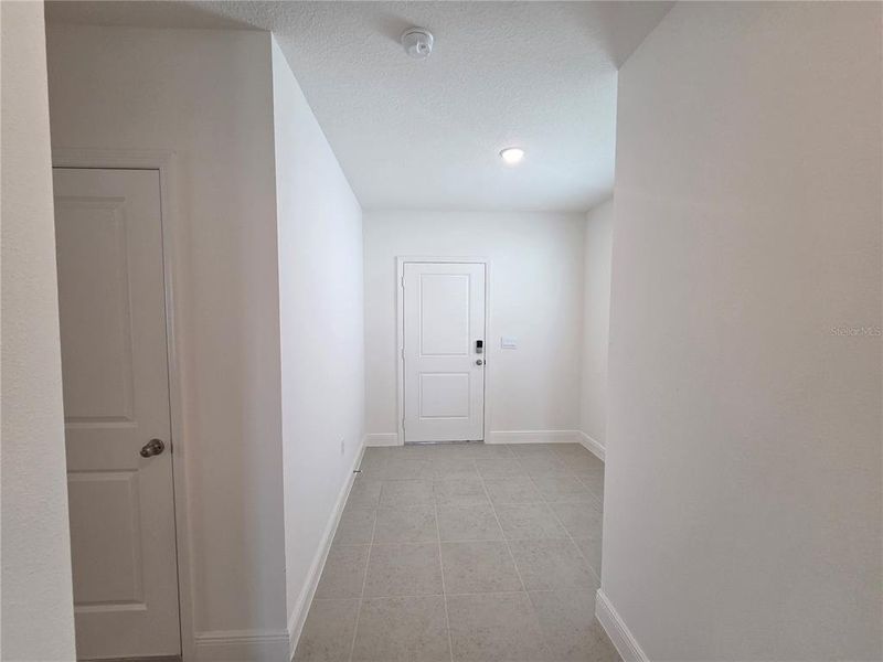 Spacious, unfurnished interior of a new home in Villamar, Winter Haven (Image 40).