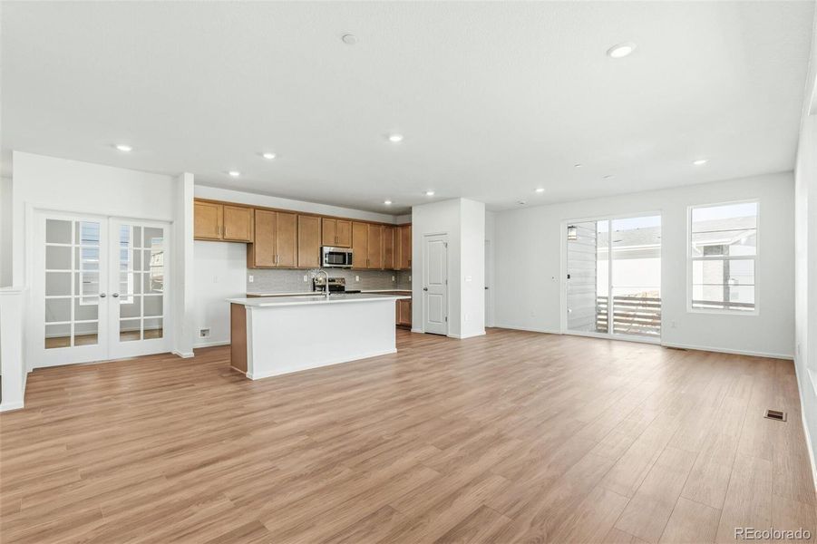 Spacious, unfurnished interior of a new home in Legato, Commerce City (Image 16).