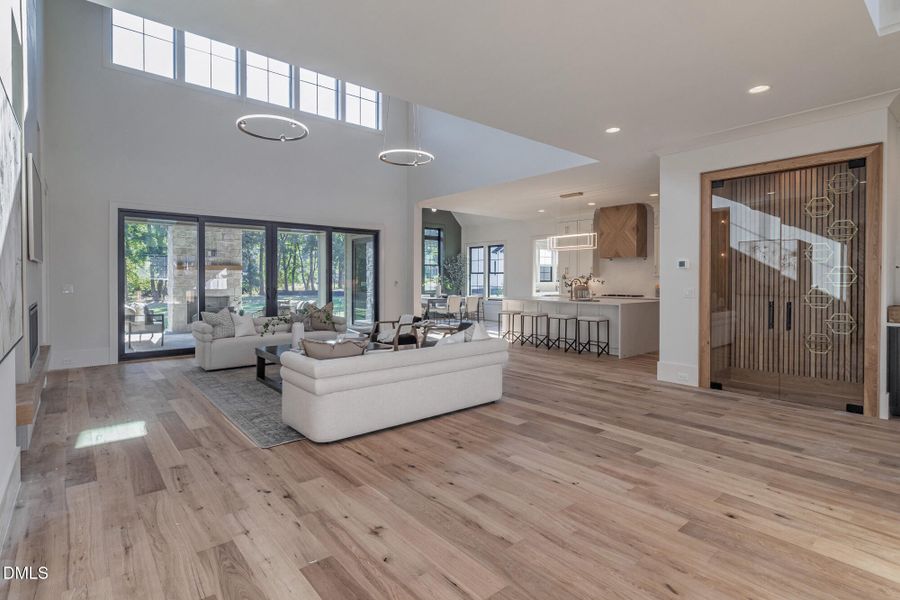 200_MEADOW_WALK_DR_INTERIOR_03 200_MEADOW_WALK_DR_INTERIOR_03