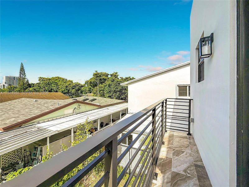 Exterior details and patio area of a home in , Miami (Image 22).