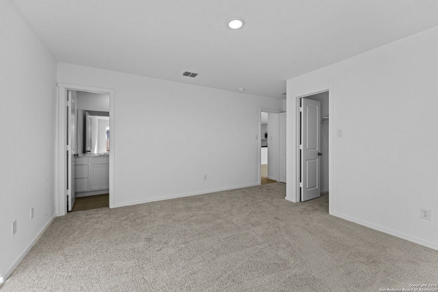Spacious, unfurnished interior of a new home in Friendship Oaks, Fredericksburg (Image 18). Spacious, unfurnished interior of a new home in Friendship Oaks, Fredericksburg (Image 18).