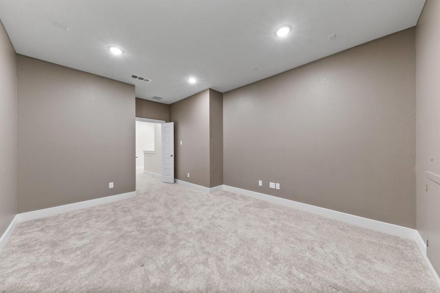 Spacious, unfurnished interior of a new home in Trillium, Richmond (Image 36).