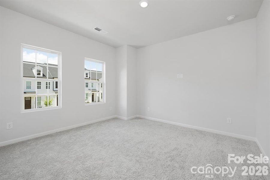 Spacious, unfurnished interior of a new home in Edgewood Preserve, Huntersville (Image 16).