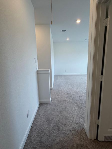 Spacious, unfurnished interior of a new home in Cross Creek West, Fulshear (Image 27).