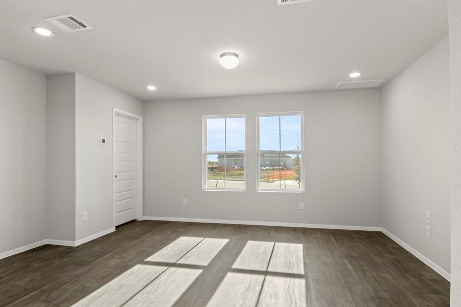 Spacious, unfurnished interior of a new home in Harvest Ridge, Elgin (Image 24).