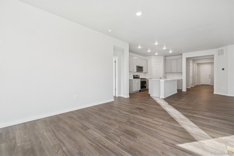 Spacious, unfurnished interior of a new home in Farmlore, Brighton (Image 11).