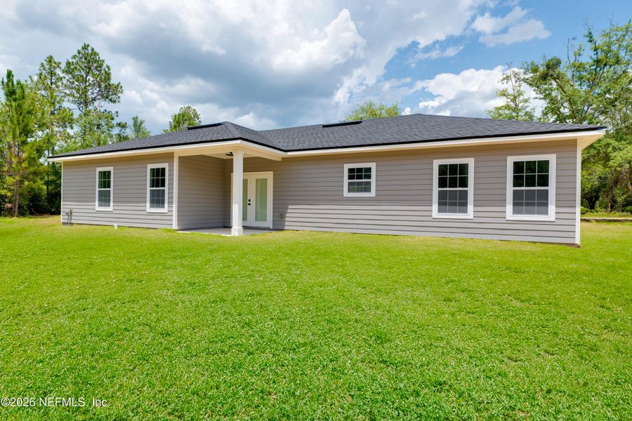 Exterior details and patio area of a home in , Middleburg (Image 15).