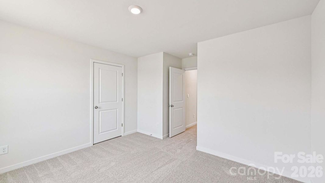 Spacious, unfurnished interior of a new home in Clark Creek Landing, Lincolnton (Image 27).