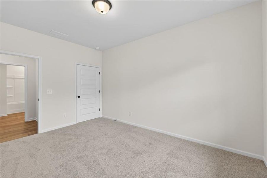 Spacious, unfurnished interior of a new home in Jones Ridge, Dallas (Image 31).