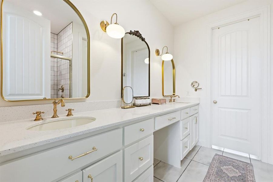 Furnished interior view inside a new home in , Melissa (Image 17).