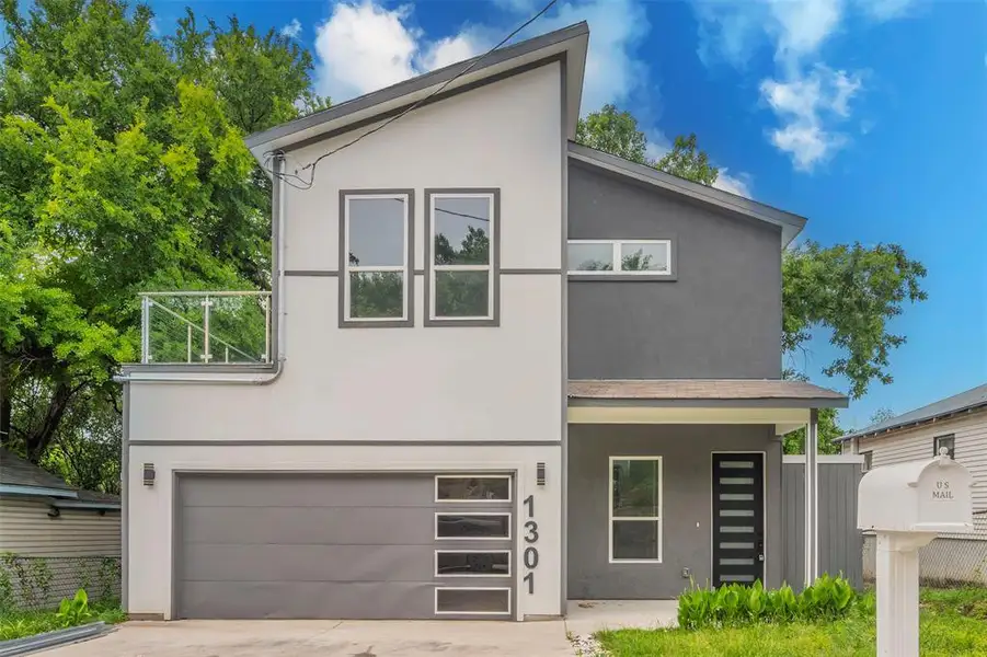 Front exterior of a new home in , Dallas, TX, highlighting curb appeal (Image 1). Front exterior of a new home in , Dallas, TX, highlighting curb appeal (Image 1).