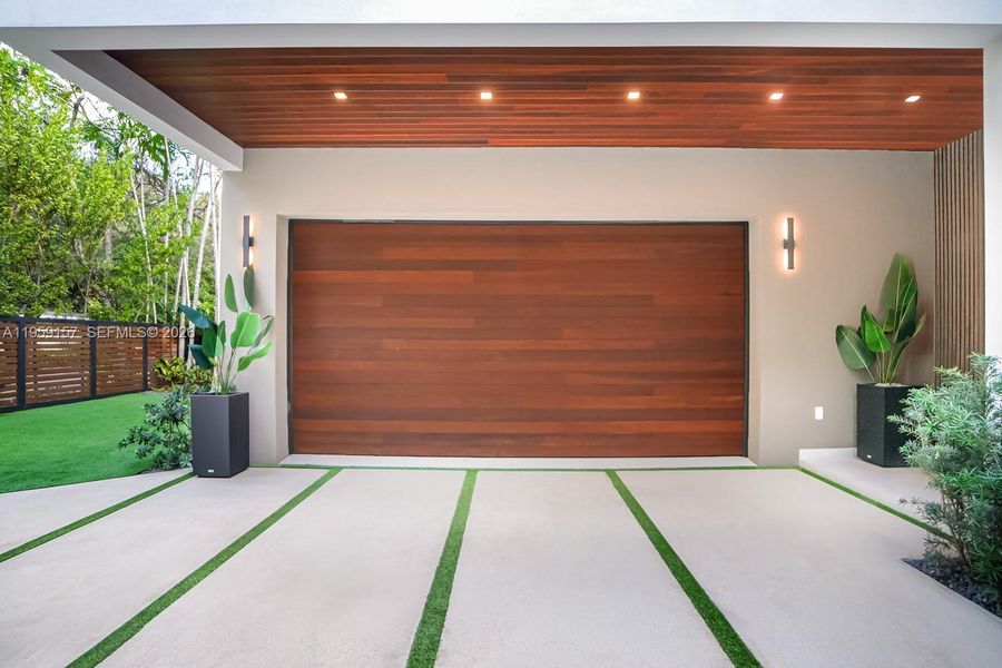 Exterior details and patio area of a home in , Miami (Image 22).