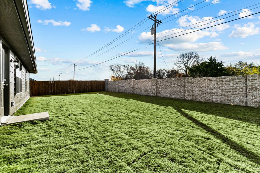 Exterior details and patio area of a home in Rolling Ridge, Van Alstyne (Image 4). Exterior details and patio area of a home in Rolling Ridge, Van Alstyne (Image 4).