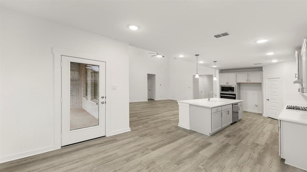 09. 1201 Cider Mill - Dining (2)