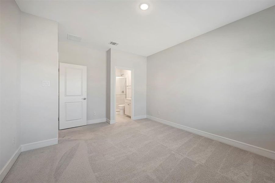 Spacious, unfurnished interior of a new home in Timberbrook, Justin (Image 28).