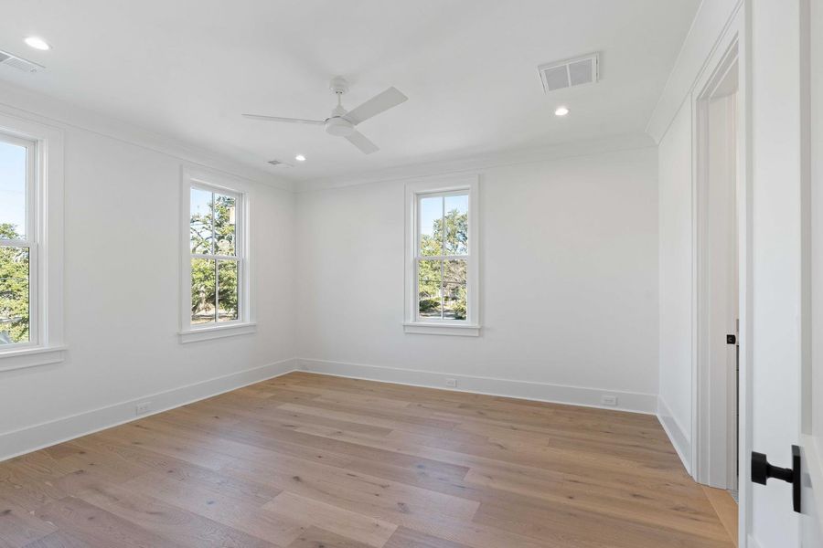 Spacious, unfurnished interior of a new home in , Mount Pleasant (Image 27).